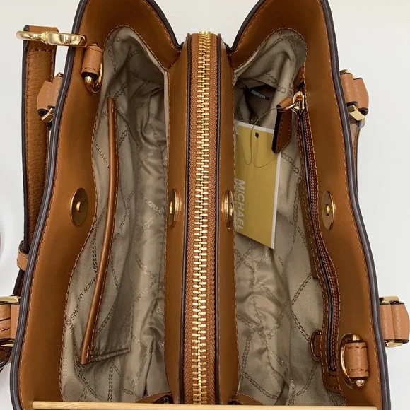 MICHAEL KORS
Camille Small Satchel / Crossbody BROWN
SIGNATURE COLOR - Picture 14 of 16